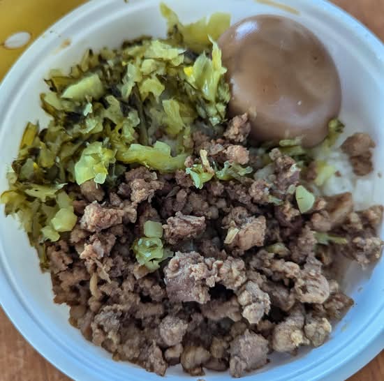 C6. Minced Meat Sauce with Rice 肉燥飯